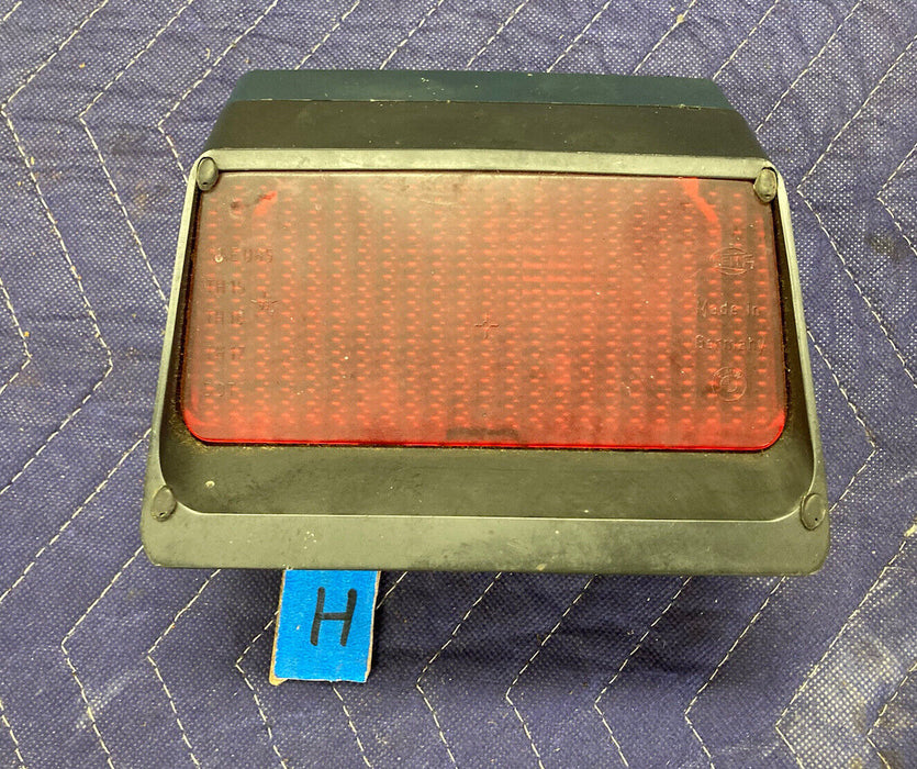 1982-1994 BMW E30 318i 325i Tail Light Housing Center 3rd 1377709 #2485M