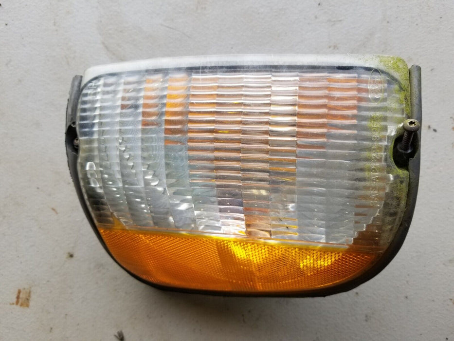 1992-2007 Ford E150 E250 E350 VAN RIGHT DIRECTIONAL AMBER TURN LIGHT #905CN