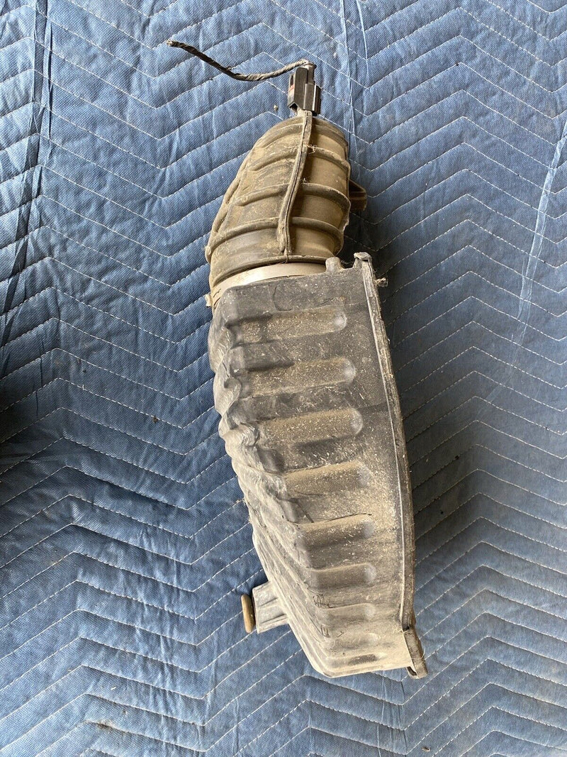 2001-04 Chrysler 300M Air Intake Hose Duct Tube Resonator Box Plenum OEM #17MC