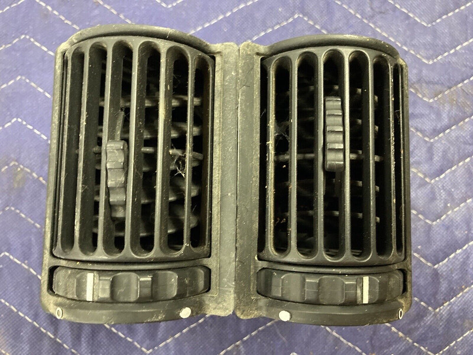 1984-1991 BMW 318i 325i E30 Dash Air Vent Pair HVAC AC Heat 1369700 OEM #2649M