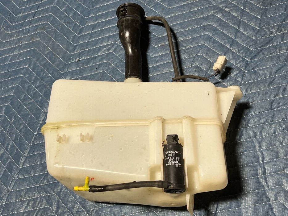 1998-2000 Volvo V70R S70 V70 Windshield Washer Jug Assembly w/ Pump 9169611#86EM