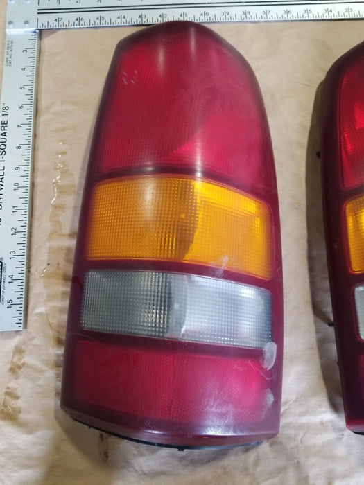 1999-2007 CHEVY 1500 SILVERADO SIERRA OEM REAR TAIL LIGHT SET L R PAIR #820CN