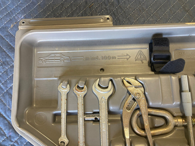 1988-1996 BMW E34 5 Series 525i 535i Tool Kit 11899885 Trunk Partial OEM #2025M