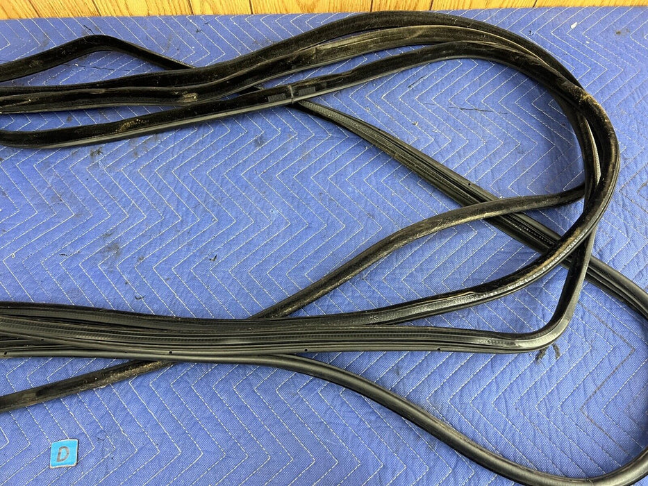 2005-2007 Volvo S60R Front & Rear Door Seal Kit Weather Stripping OEM #1197EM