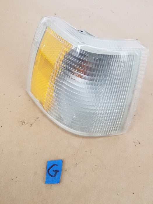 1992-1997 Volvo 850 850R Front Right Passenger Turn Signal 6817772 OEM #2925E